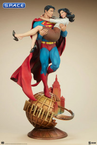 Superman and Lois Lane Diorama (DC Comics)