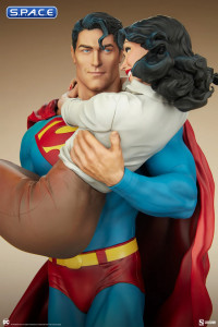 Superman and Lois Lane Diorama (DC Comics)