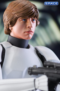 Luke Skywalker in Stormtrooper Disguise Milestones Statue (Star Wars)