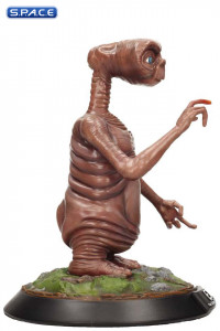 E.T. Statue (E.T. - The Extra-Terrestrial)