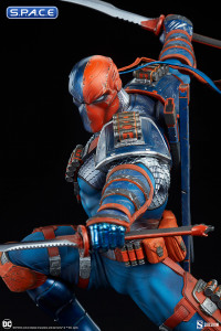 Deathstroke Premium Format Figure (DC Comics)