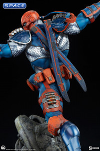 Deathstroke Premium Format Figure (DC Comics)