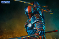 Deathstroke Premium Format Figure (DC Comics)