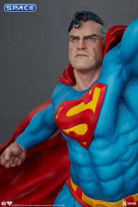 Superman Premium Format Figure (DC Comics)