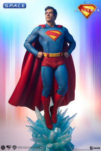 Superman Premium Format Figure (Superman)