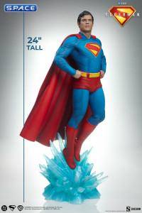 Superman Premium Format Figure (Superman)