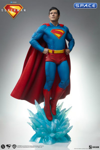 Superman Premium Format Figure (Superman)