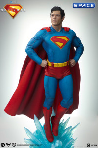 Superman Premium Format Figure (Superman)