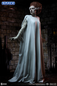 The Bride of Frankenstein Premium Format Figure (Universal Monsters)