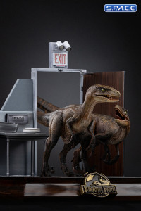 1/10 Scale Raptors at the Kitchens Door Art Scale Statue (Jurassic Park)