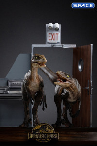 1/10 Scale Raptors at the Kitchens Door Art Scale Statue (Jurassic Park)