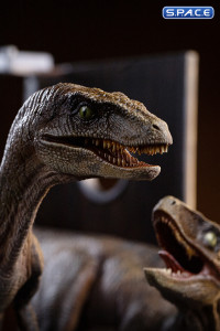 1/10 Scale Raptors at the Kitchens Door Art Scale Statue (Jurassic Park)