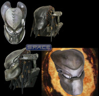 1:1 Predator Bio Helmet with Trophy Wall Display (Predator)