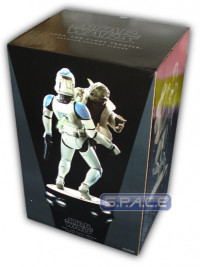 Yoda and Clone Trooper Premium Format Figure (Star Wars)