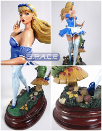 Alice Wonderland Statue