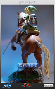 Link on Epona Statue (The Legend of Zelda - Twilight Princess)