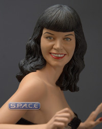 1/4 Scale Bettie Page - Queen of Pin-Ups Statue