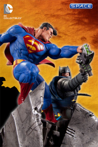 Superman vs. Batman Battle Statue (Batman - The Dark Knight Returns)