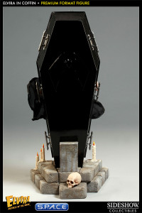 Elvira in Coffin Premium Format Figure (Elviras Movie Macabre)