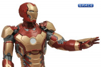 Iron Man Mark XLII Armor from Iron Man 3 (Marvel Select)