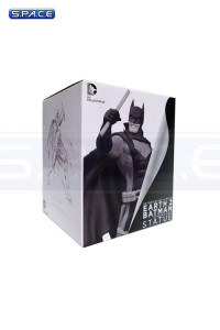 Batman Earth 2 Statue (Batman Black and White)