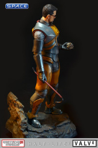 1/4 Scale Gordon Freeman Statue (Half-Life 2)