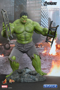 1/6 Scale Bruce Banner and Hulk Premium Edition Movie Masterpiece MMS230 (The Avengers)