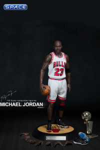 1/6 Scale Michael Jordan - Home Edition Real Masterpiece (NBA Collection)