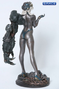 Space Host Girl by Erick Sosa Statue (Fantasy Figure Gallery)