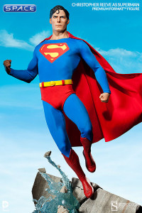 Superman Premium Format Figure (Superman)