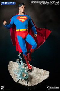 Superman Premium Format Figure (Superman)